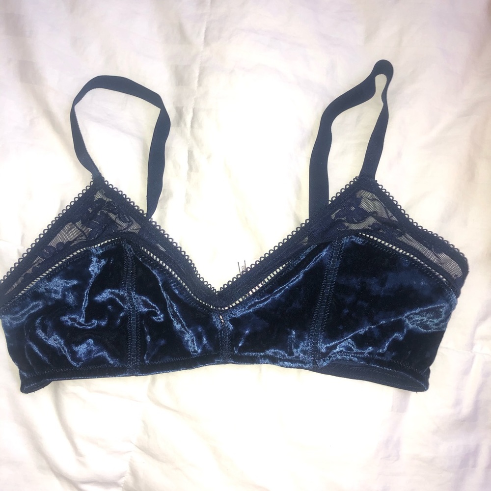 Victoria’s Secret Velvet Bralette Large